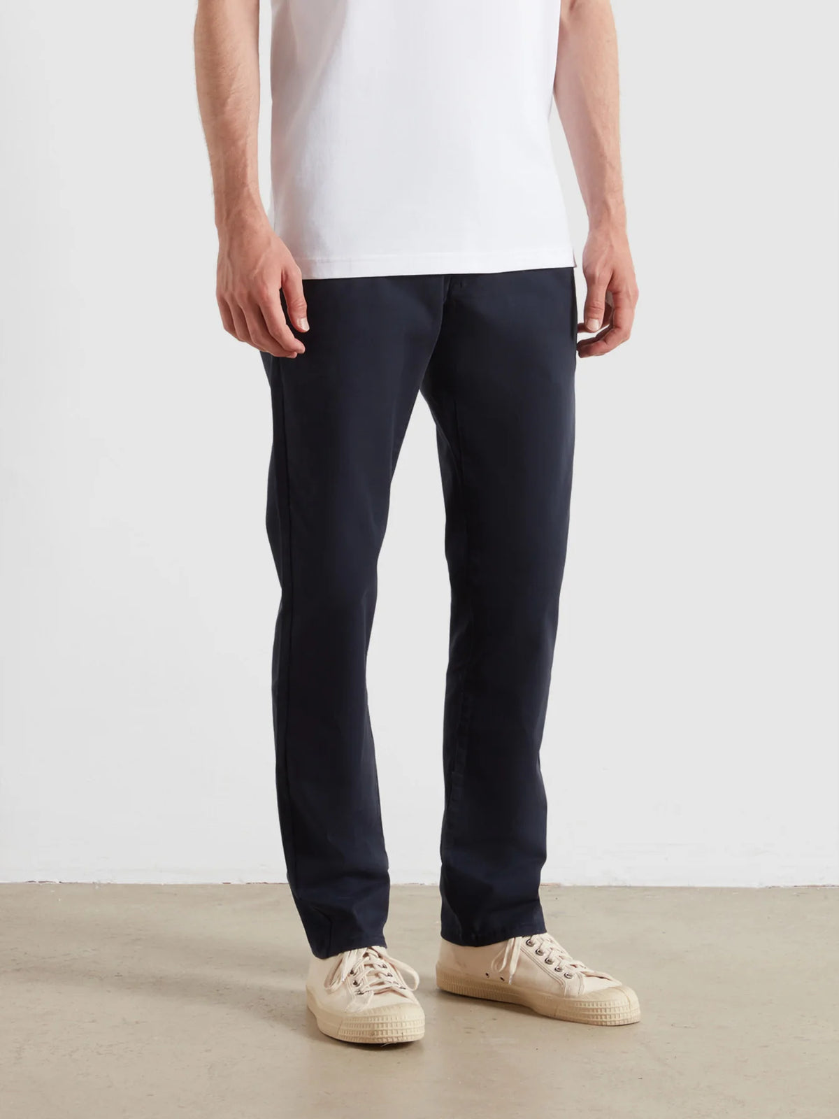 FARAH Elm F4BFE052 Slim Fit Chinos. Available in 4 Shades