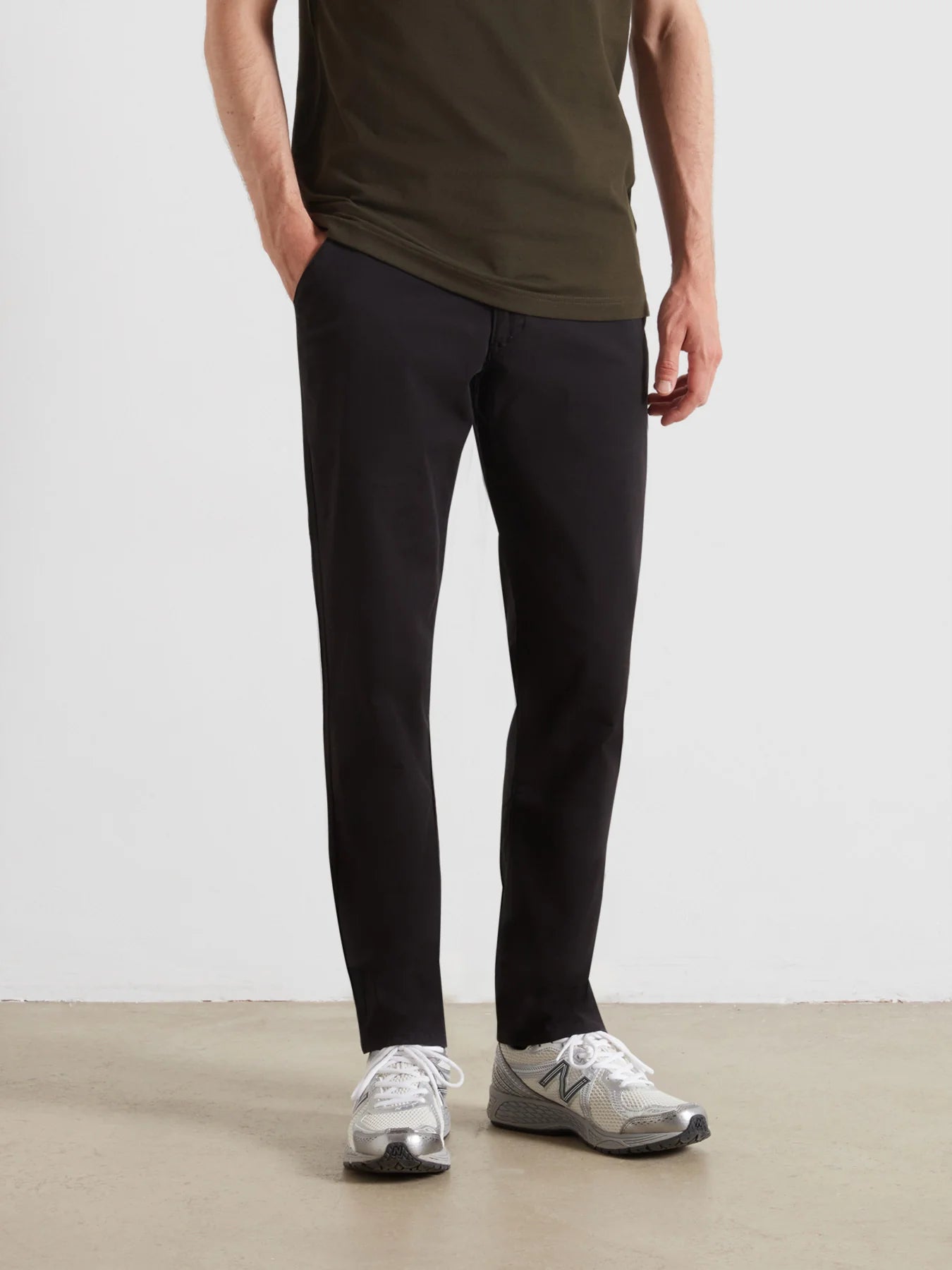 FARAH Elm F4BFE052  Slim Fit Chinos. Available in 4 Shades