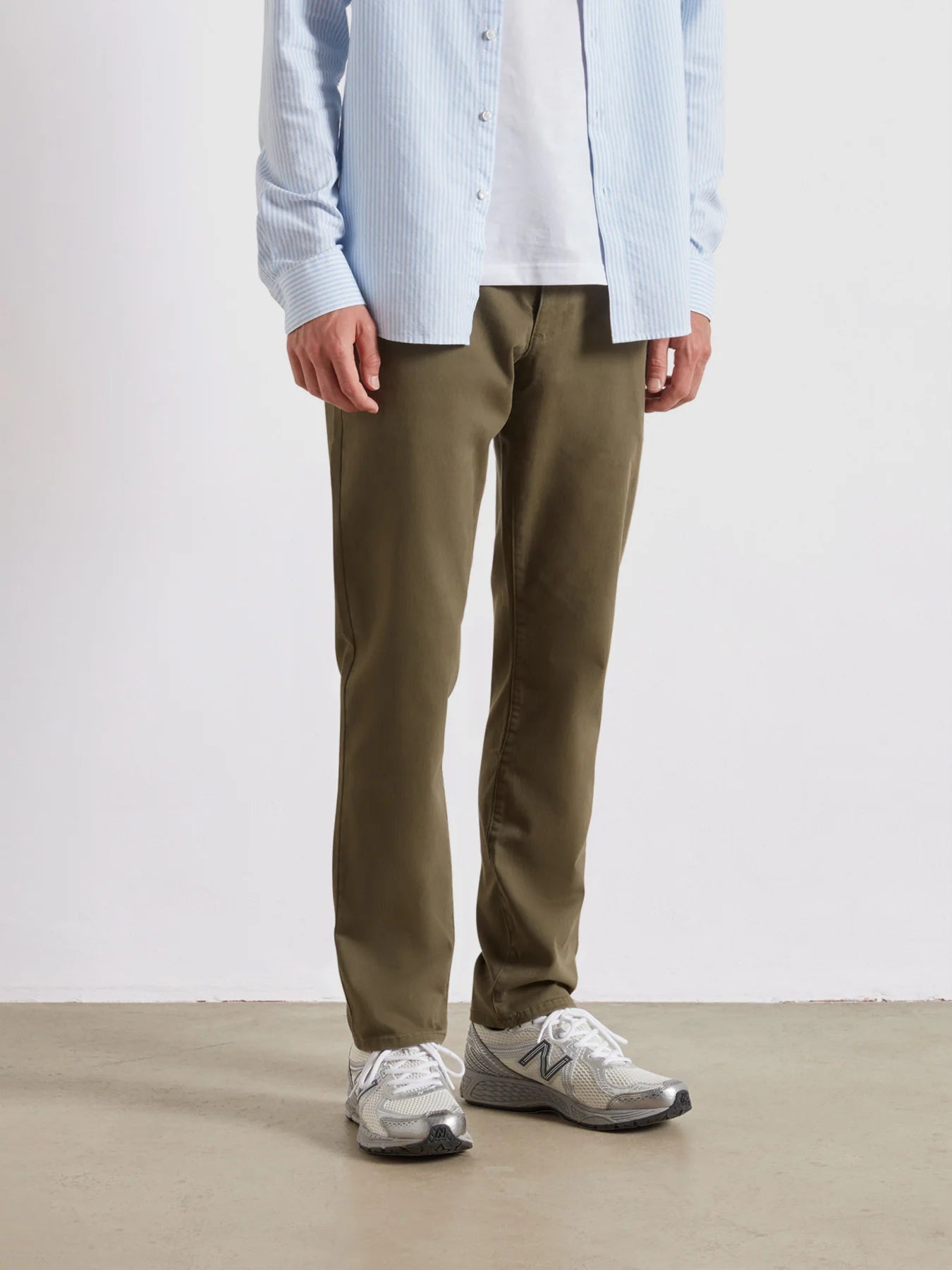 FARAH Elm F4BFE052  Slim Fit Chinos. Available in 4 Shades