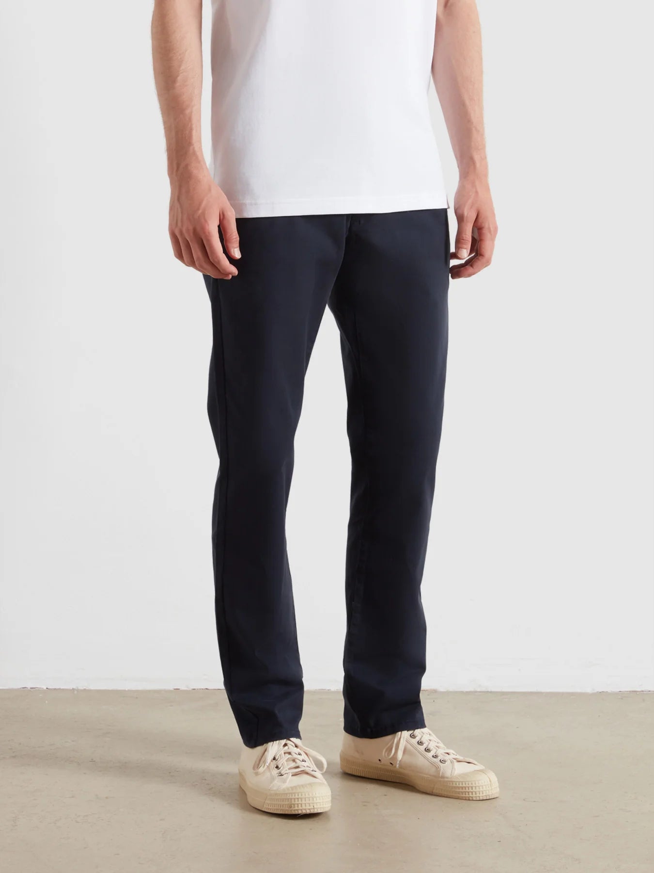 FARAH Elm F4BFE052  Slim Fit Chinos. Available in 4 Shades