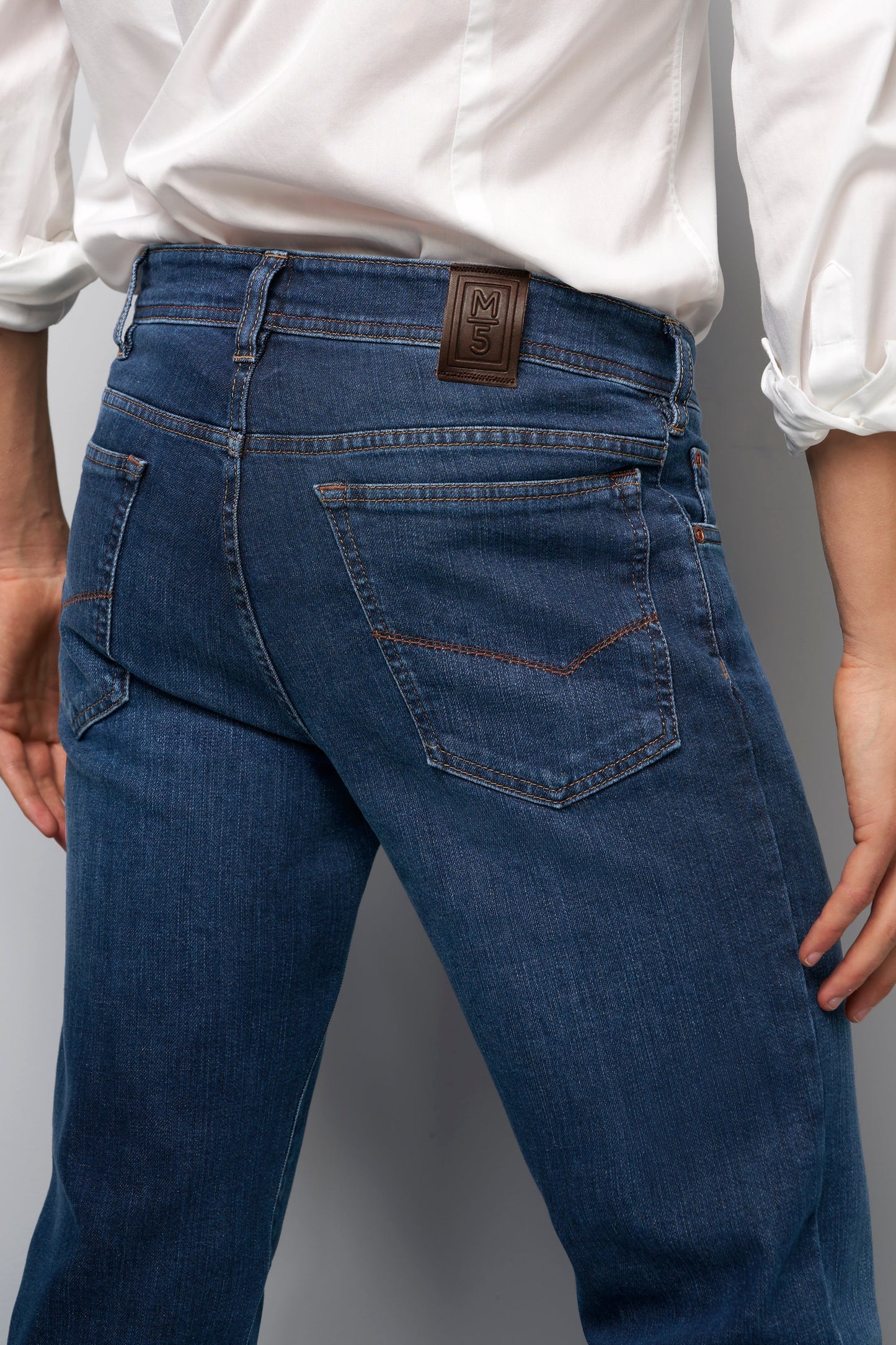 MEYER Mi5 6291. HAND FINISHED SLIM FIT DENIM JEANS. Available in 2 Shades.