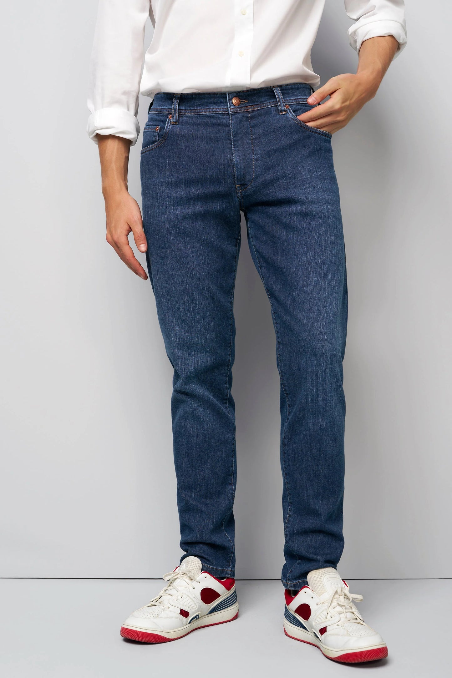 MEYER Mi5 6291. HAND FINISHED SLIM FIT DENIM JEANS. Available in 2 Shades.