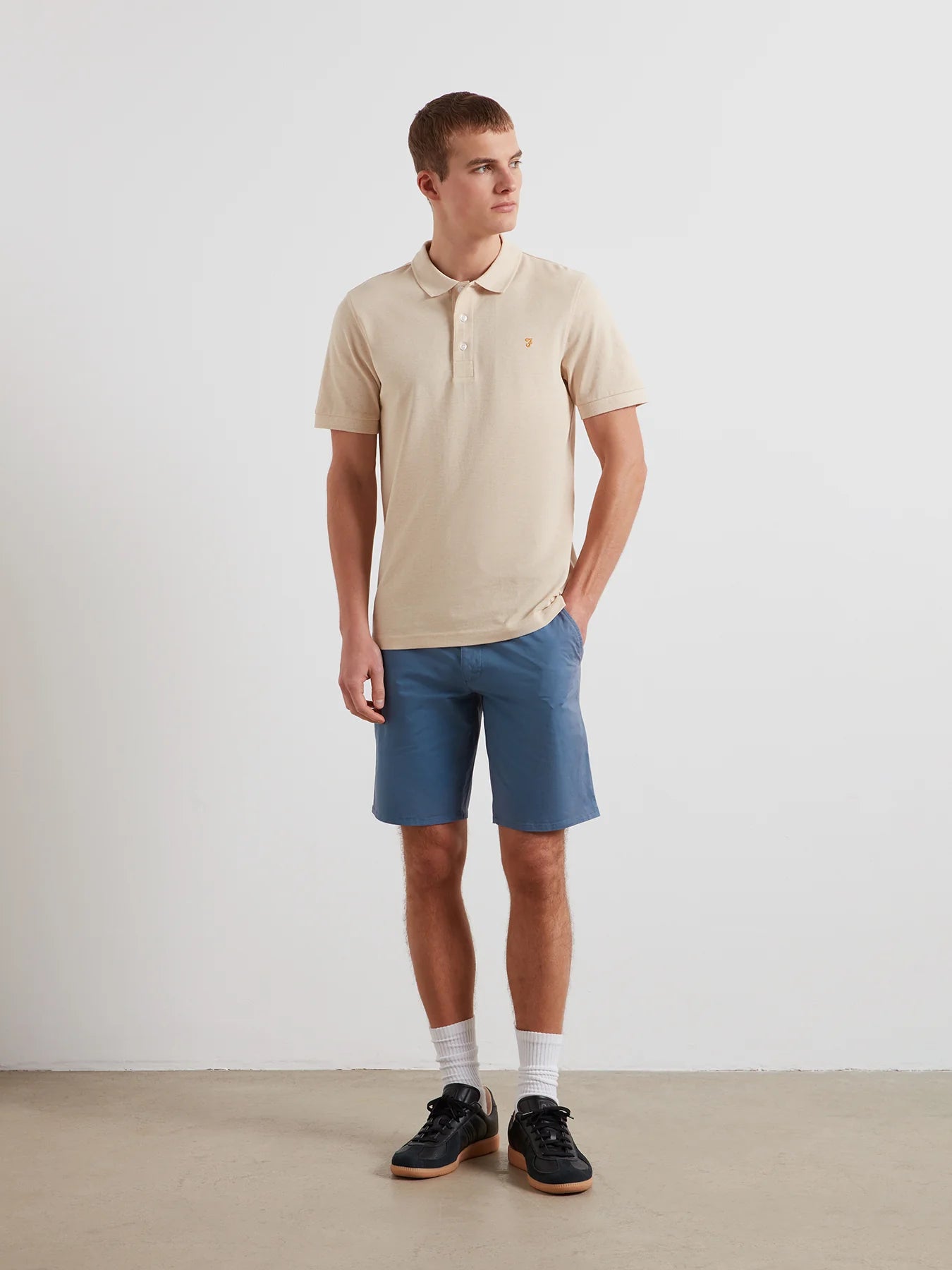 FARAH Hawk  F4HS9073 Garment Dyed Twill Shorts. Available in 2 Shades.