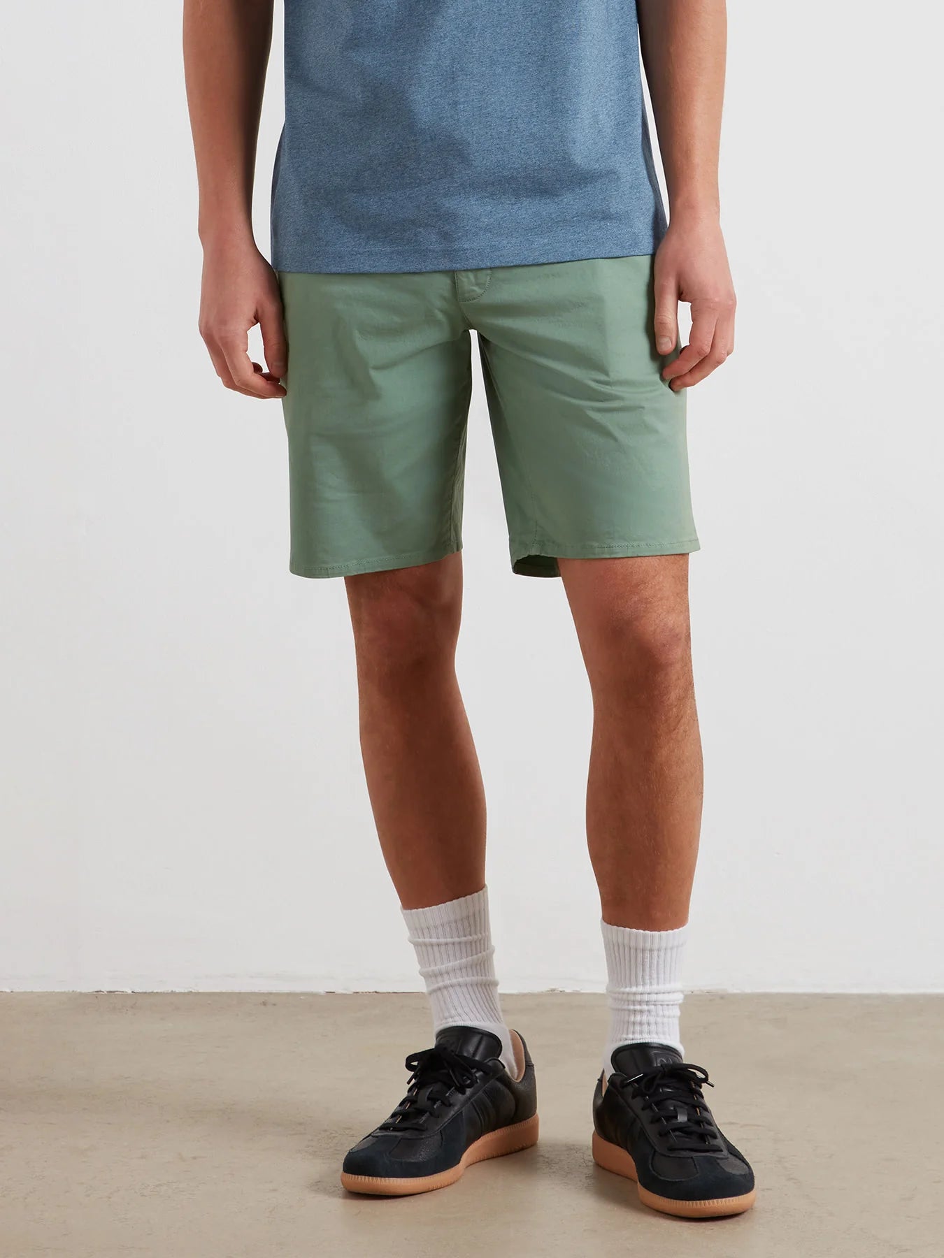 FARAH Hawk  F4HS9073 Garment Dyed Twill Shorts. Available in 2 Shades.
